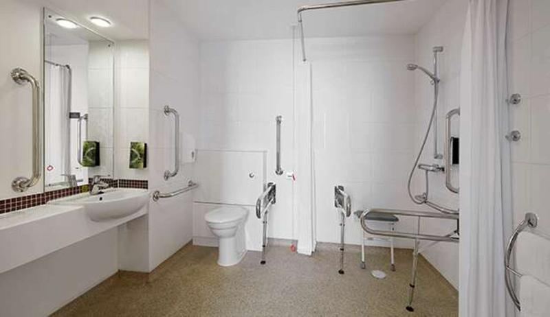 Premier - M6 Junction 44 Hotel 3*